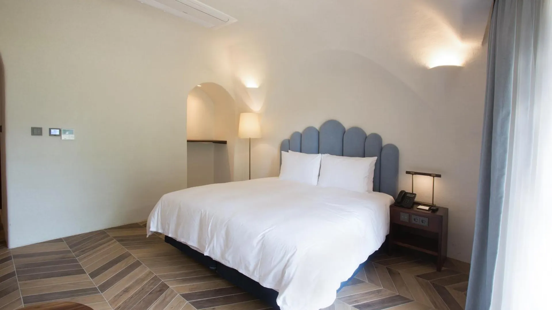 Ecoland Hotel Jeju 5*,