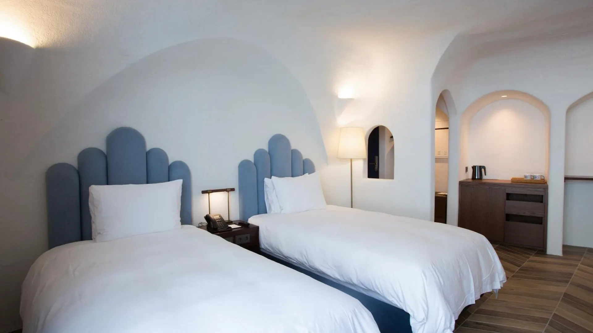 Ecoland Hotel Jeju 5*,