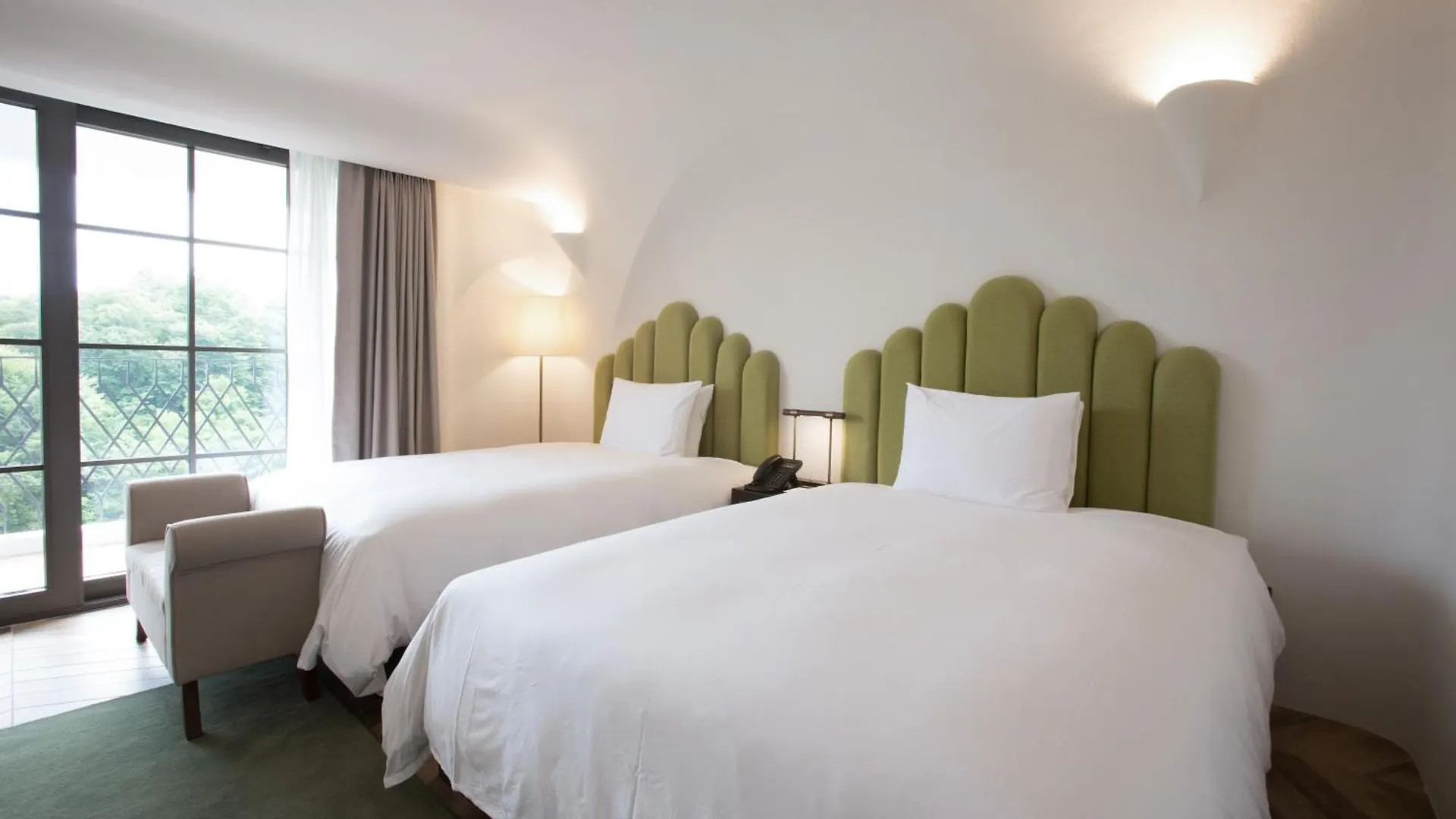 Ecoland Hotel Jeju 5*,